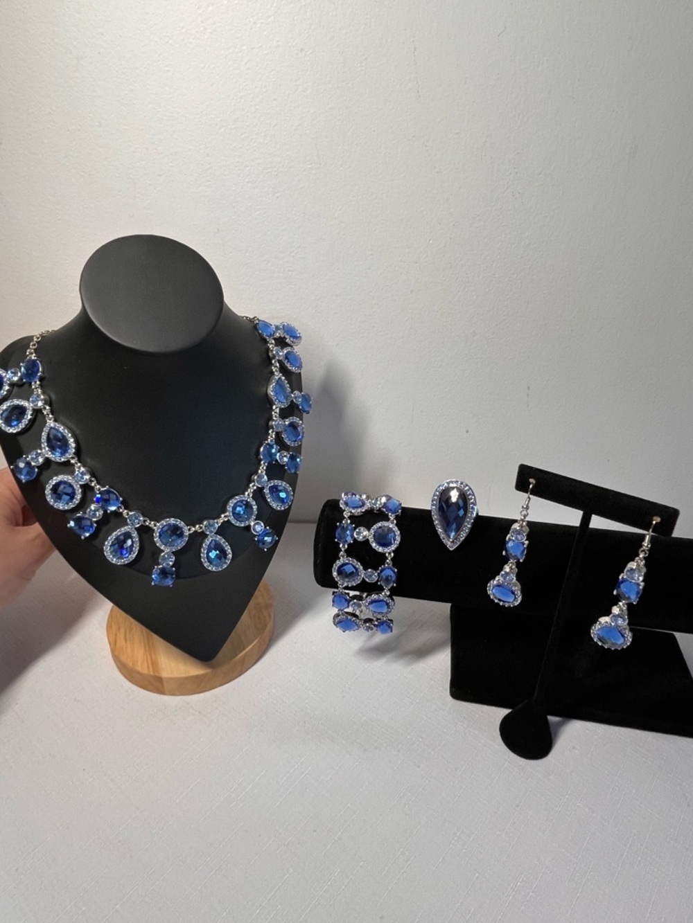New PARK LANE Blue Crystal Statement Set - Ring (8) Necklace, Bracelet, earrings